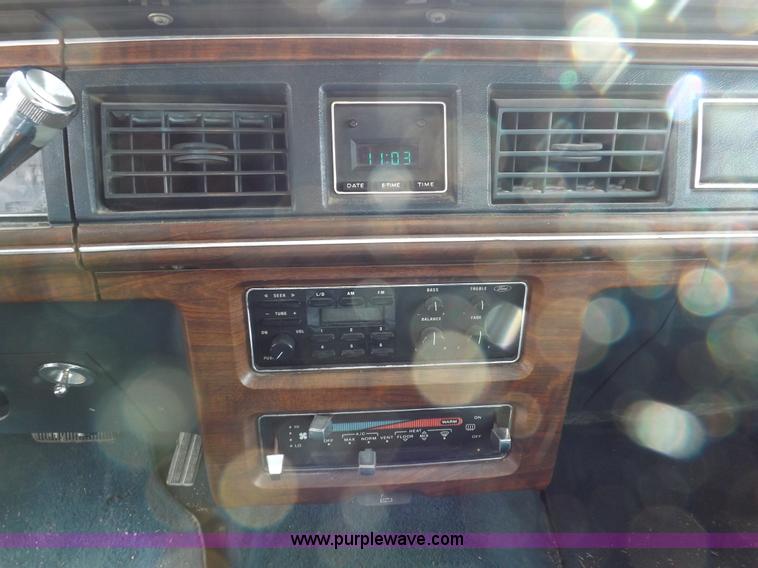 image for item I9200 1988 Ford Crown Victoria