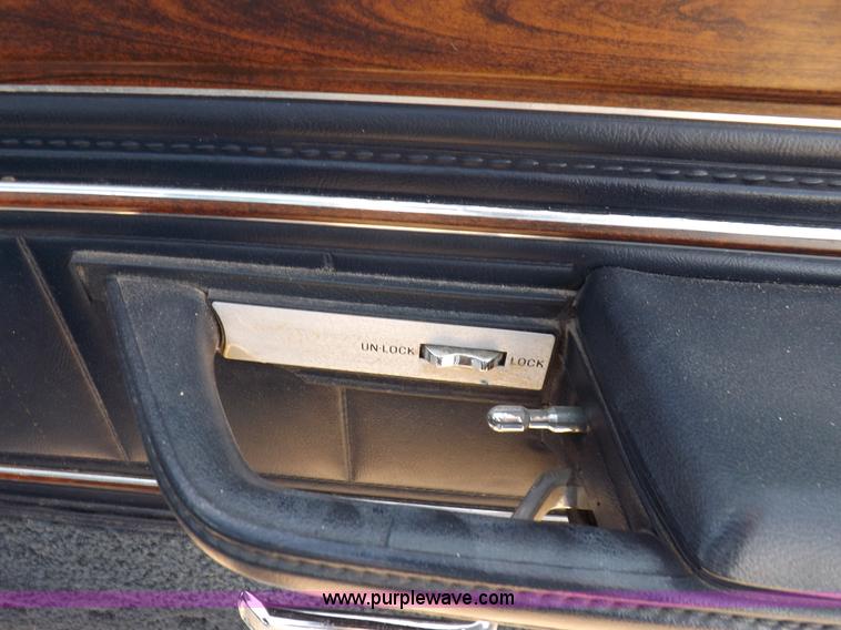 image for item I9200 1988 Ford Crown Victoria