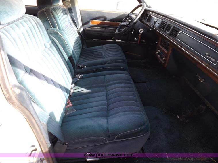 image for item I9200 1988 Ford Crown Victoria