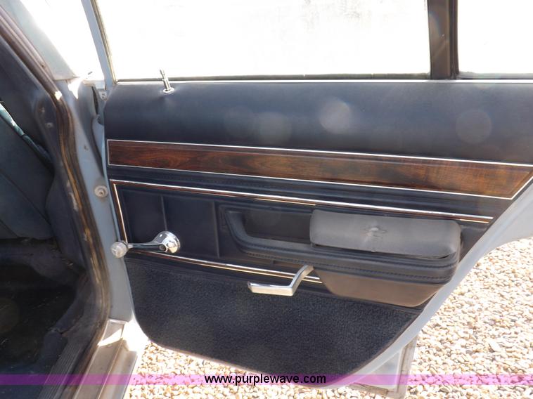 image for item I9200 1988 Ford Crown Victoria