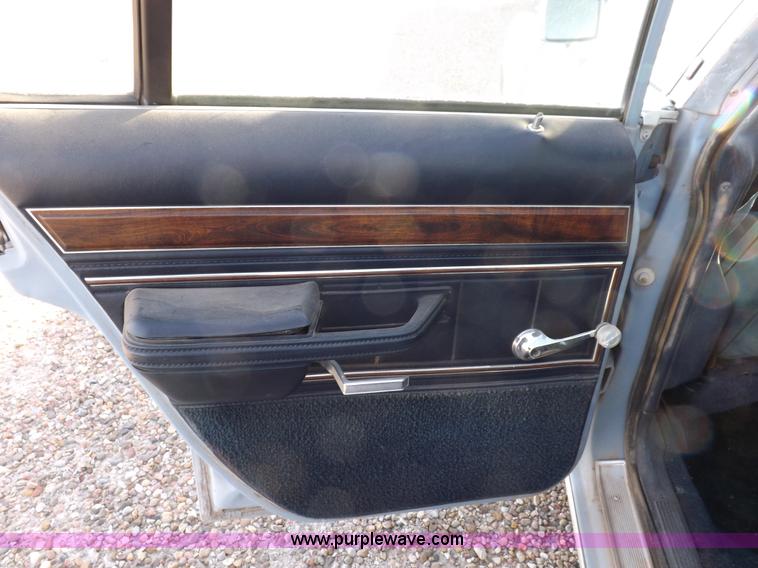 image for item I9200 1988 Ford Crown Victoria