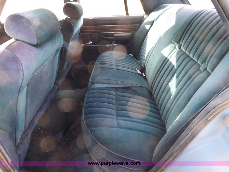 image for item I9200 1988 Ford Crown Victoria