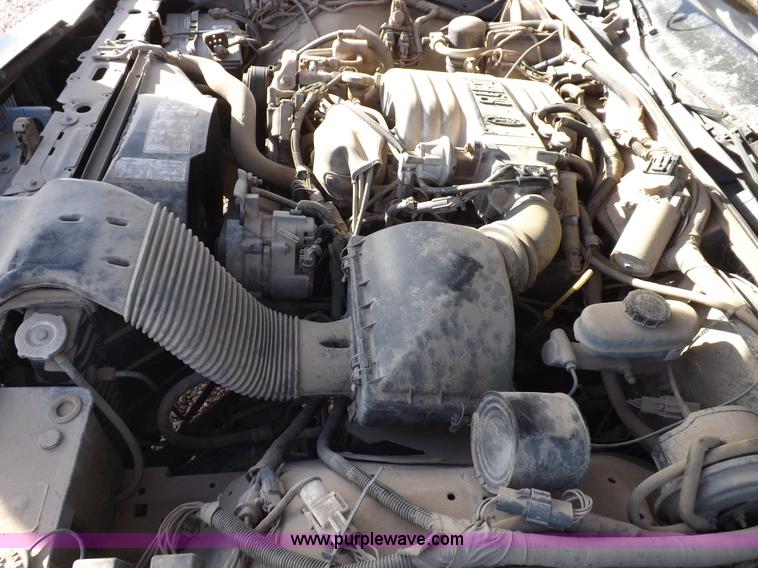 image for item I9200 1988 Ford Crown Victoria