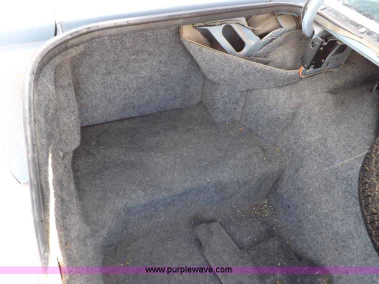 image for item I9200 1988 Ford Crown Victoria