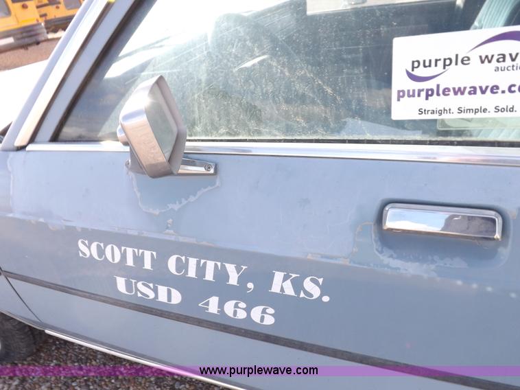 image for item I9200 1988 Ford Crown Victoria