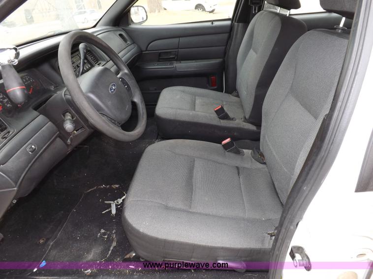 image for item I9204 2006 Ford Crown Victoria Police Interceptor