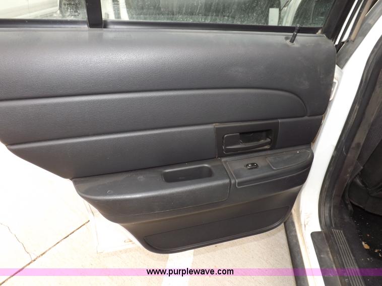 image for item I9204 2006 Ford Crown Victoria Police Interceptor