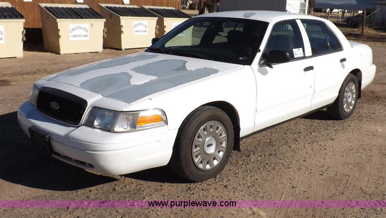 image for item I9210 2005 Ford Crown Victoria Police Interceptor