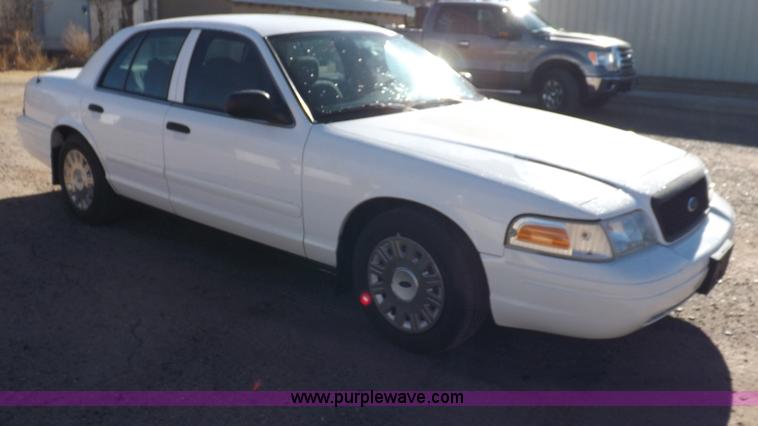 image for item I9210 2005 Ford Crown Victoria Police Interceptor