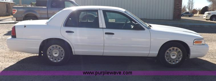 image for item I9210 2005 Ford Crown Victoria Police Interceptor