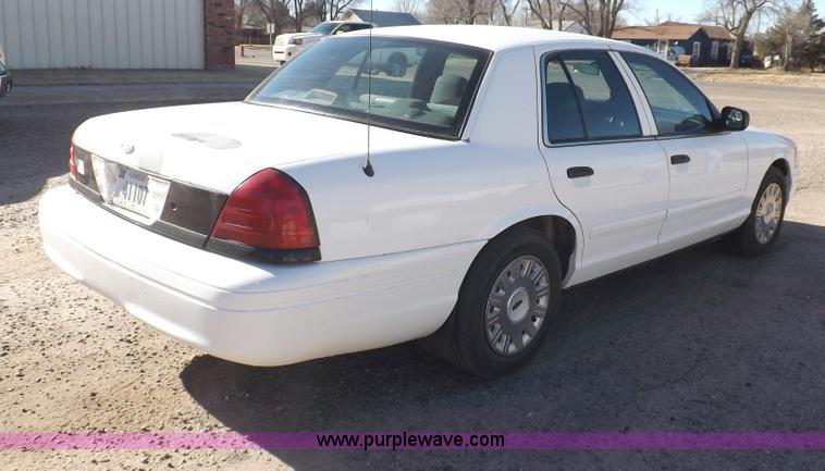 image for item I9210 2005 Ford Crown Victoria Police Interceptor