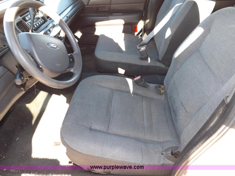 image for item I9210 2005 Ford Crown Victoria Police Interceptor