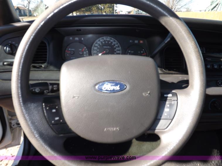 image for item I9210 2005 Ford Crown Victoria Police Interceptor