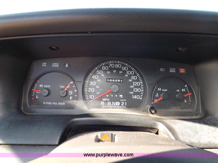 image for item I9210 2005 Ford Crown Victoria Police Interceptor