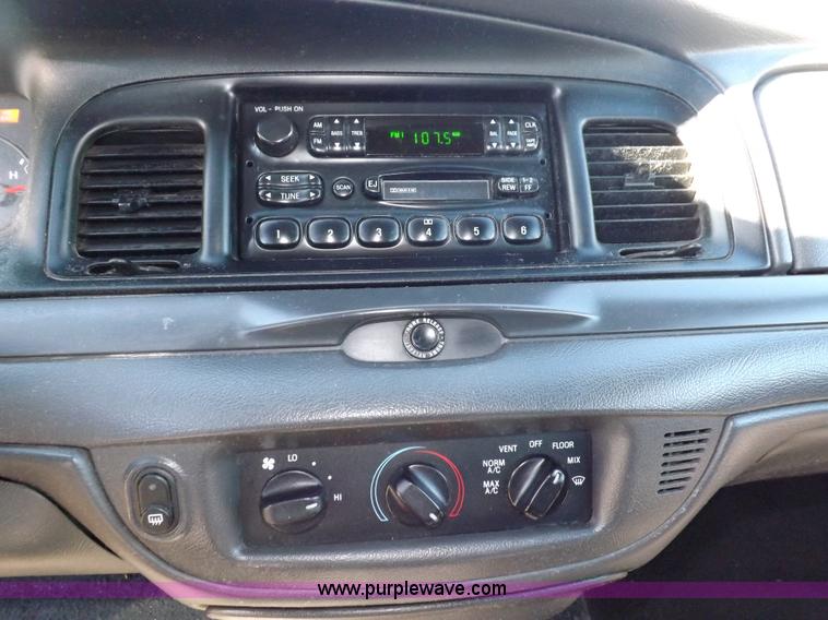 image for item I9210 2005 Ford Crown Victoria Police Interceptor