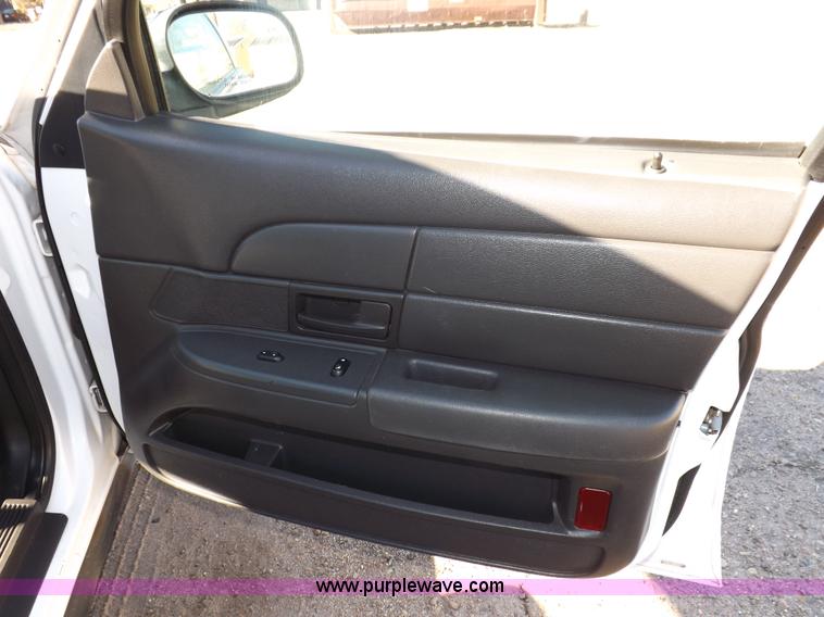 image for item I9210 2005 Ford Crown Victoria Police Interceptor