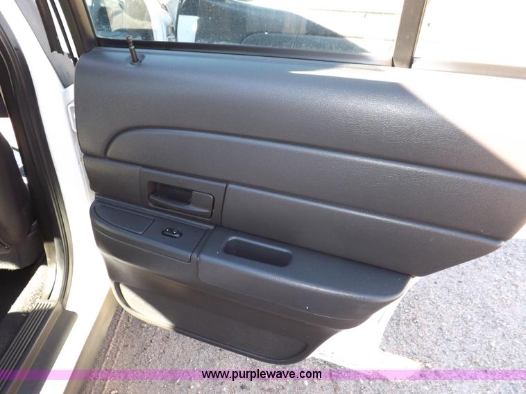 image for item I9210 2005 Ford Crown Victoria Police Interceptor