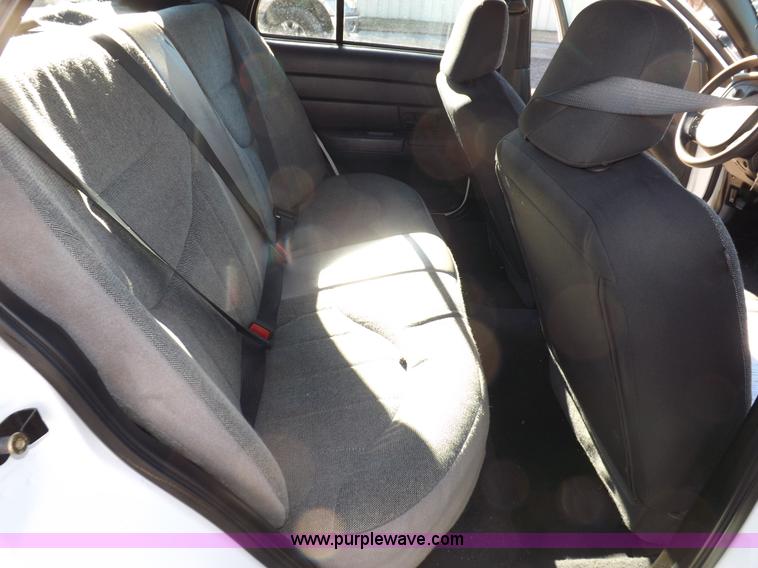 image for item I9210 2005 Ford Crown Victoria Police Interceptor