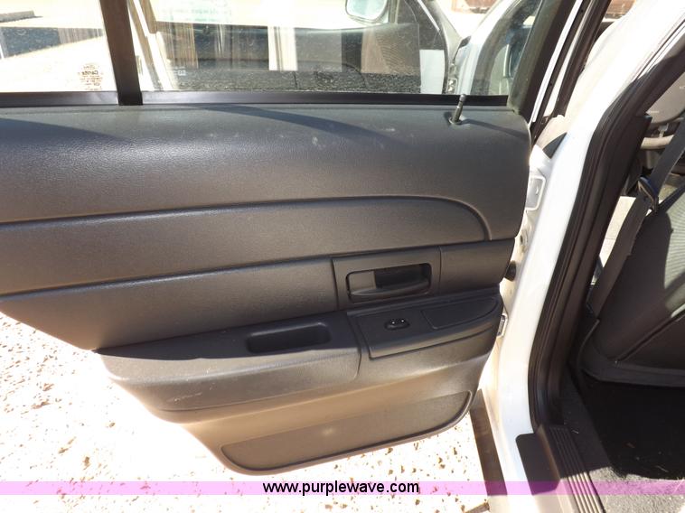 image for item I9210 2005 Ford Crown Victoria Police Interceptor
