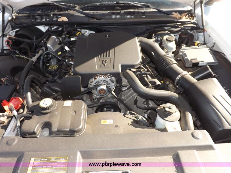 image for item I9210 2005 Ford Crown Victoria Police Interceptor