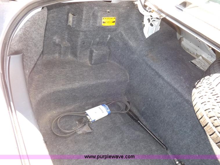 image for item I9210 2005 Ford Crown Victoria Police Interceptor