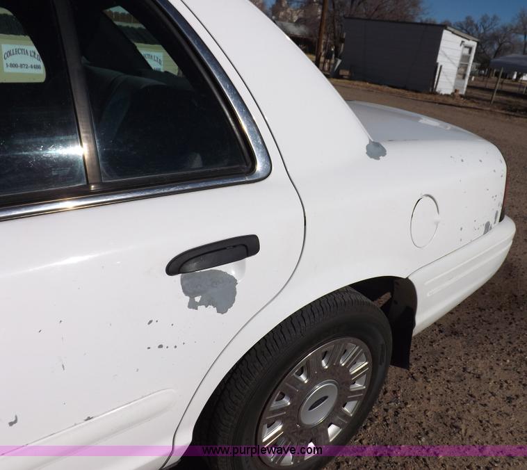 image for item I9210 2005 Ford Crown Victoria Police Interceptor