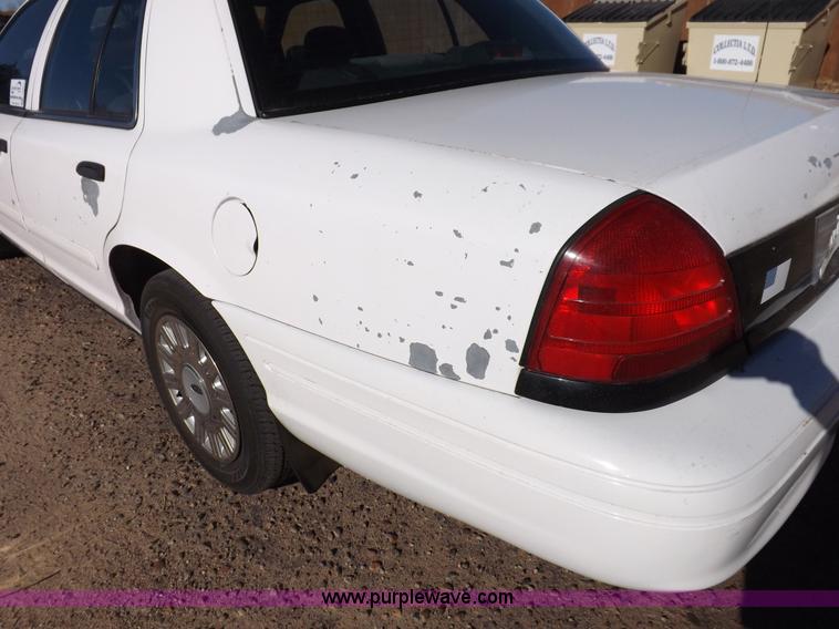 image for item I9210 2005 Ford Crown Victoria Police Interceptor