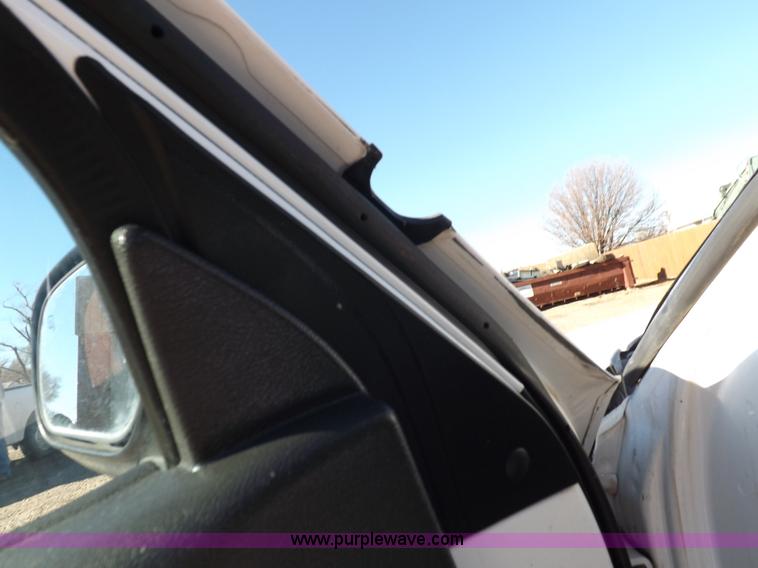 image for item I9210 2005 Ford Crown Victoria Police Interceptor