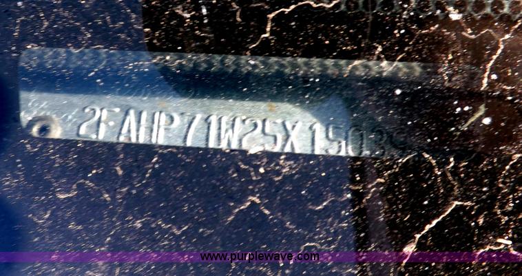 image for item I9210 2005 Ford Crown Victoria Police Interceptor