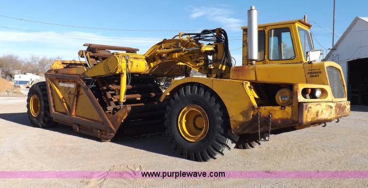 image for item I9211 1971 John Deere 860 elevating scraper