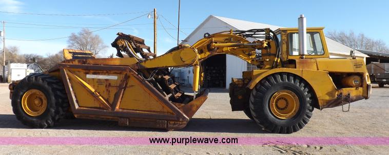 image for item I9211 1971 John Deere 860 elevating scraper