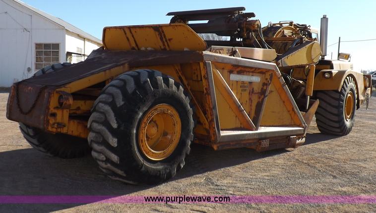 image for item I9211 1971 John Deere 860 elevating scraper