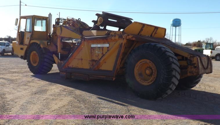 image for item I9211 1971 John Deere 860 elevating scraper