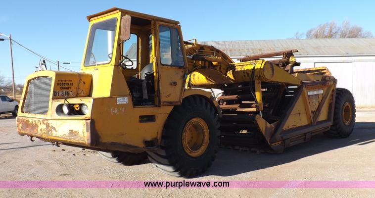 image for item I9211 1971 John Deere 860 elevating scraper