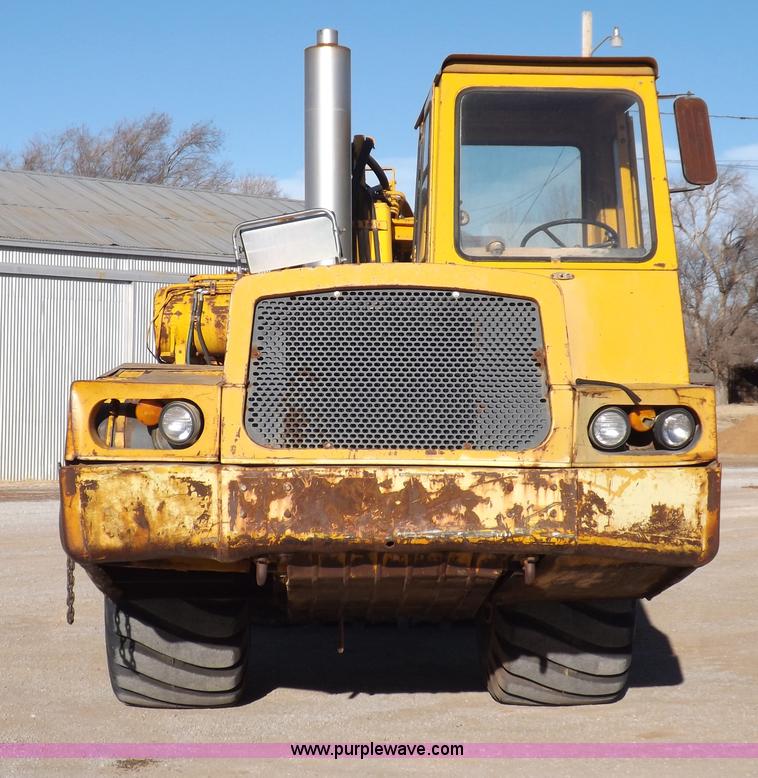 image for item I9211 1971 John Deere 860 elevating scraper