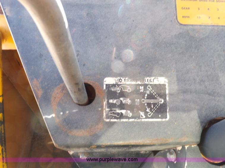 image for item I9211 1971 John Deere 860 elevating scraper