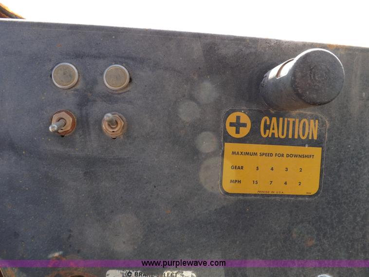 image for item I9211 1971 John Deere 860 elevating scraper