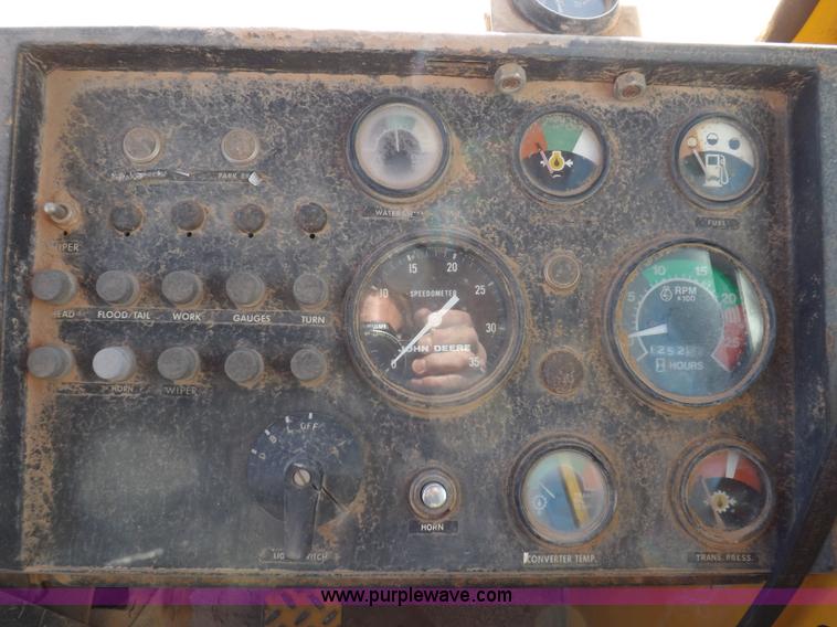 image for item I9211 1971 John Deere 860 elevating scraper