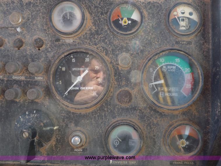 image for item I9211 1971 John Deere 860 elevating scraper