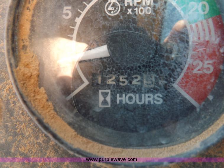 image for item I9211 1971 John Deere 860 elevating scraper