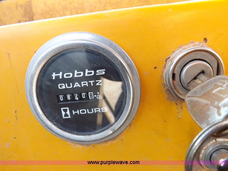 image for item I9211 1971 John Deere 860 elevating scraper