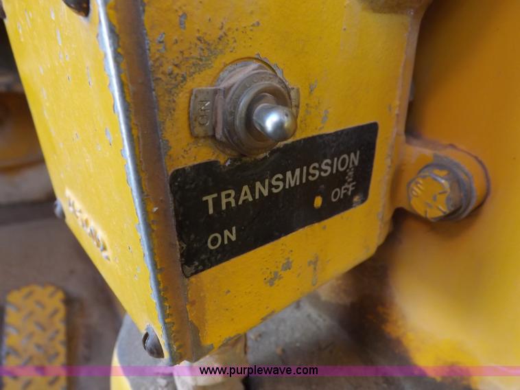 image for item I9211 1971 John Deere 860 elevating scraper