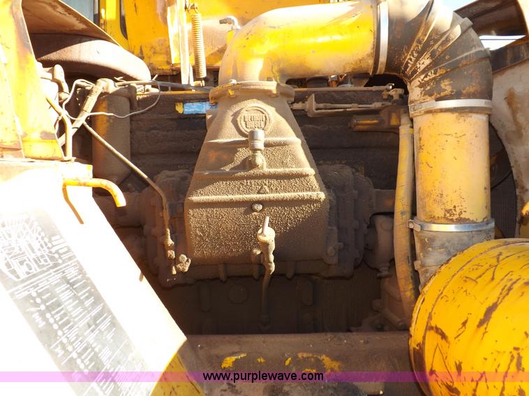 image for item I9211 1971 John Deere 860 elevating scraper