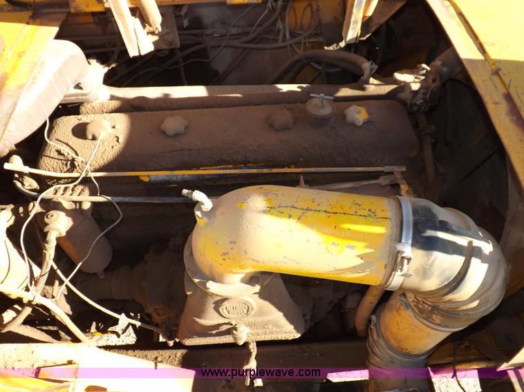 image for item I9211 1971 John Deere 860 elevating scraper