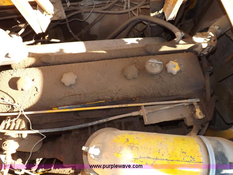 image for item I9211 1971 John Deere 860 elevating scraper