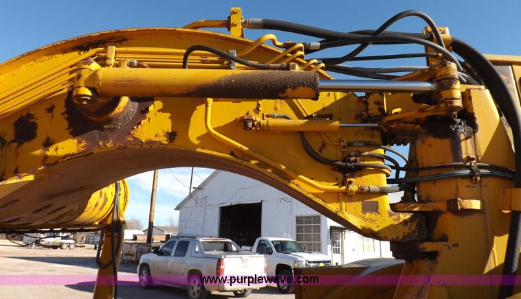 image for item I9211 1971 John Deere 860 elevating scraper