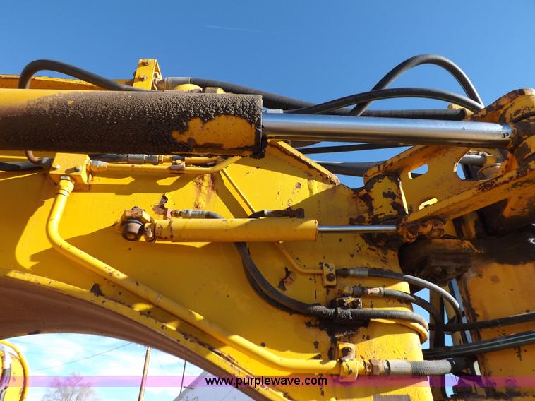 image for item I9211 1971 John Deere 860 elevating scraper