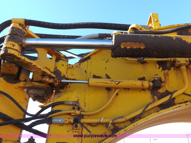 image for item I9211 1971 John Deere 860 elevating scraper