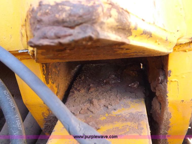 image for item I9211 1971 John Deere 860 elevating scraper