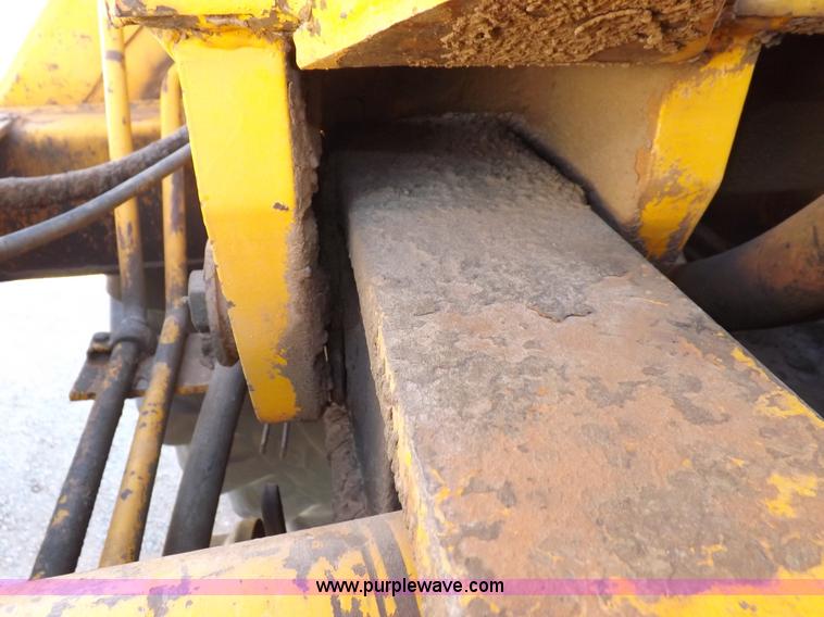 image for item I9211 1971 John Deere 860 elevating scraper